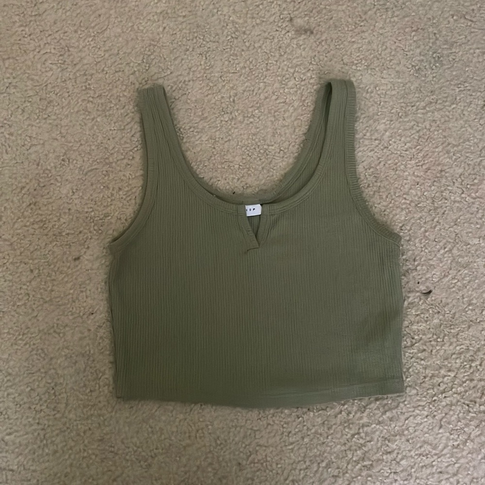 Green crop top 🍃🌲